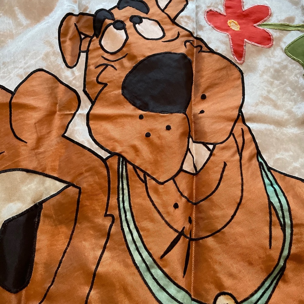 Vintage Scooby Doo Outdoor Flag Flowers and Sky - Picture 4 of 9